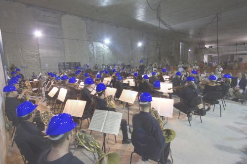 ΦΩΤΟ-Συναυλία στον υπόγειο σταθμό του Μετρό στη Θεσσαλονίκη