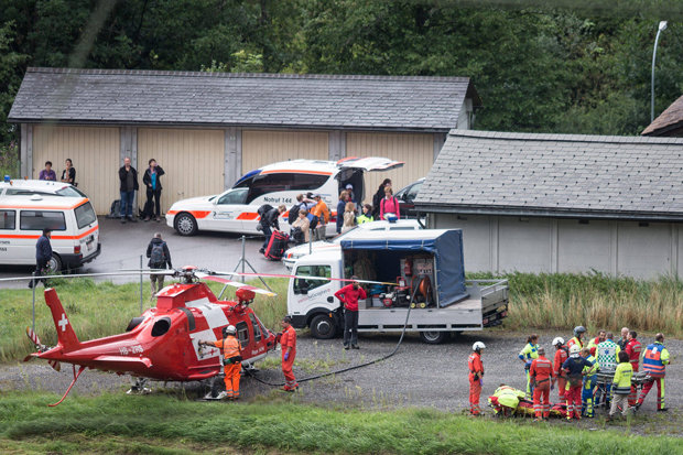 ΦΩΤΟ-Τουλάχιστον 7 τραυματίες από τον εκτροχιασμό του τρένου