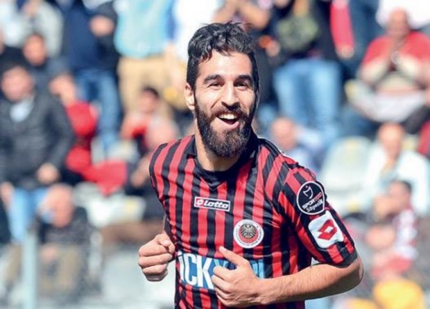 Κλείνει ο Ντουρμάζ στον Ολυμπιακό