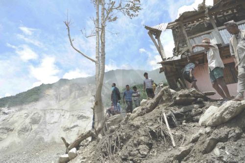 Ινδία-118 οι νεκροί από την κατολίσθηση