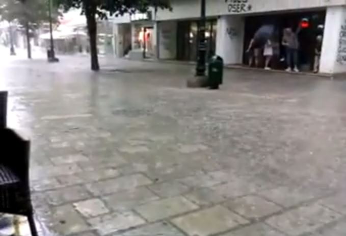 ΒΙΝΤΕΟ-Καλοκαιρινή μπόρα στην Κοζάνη