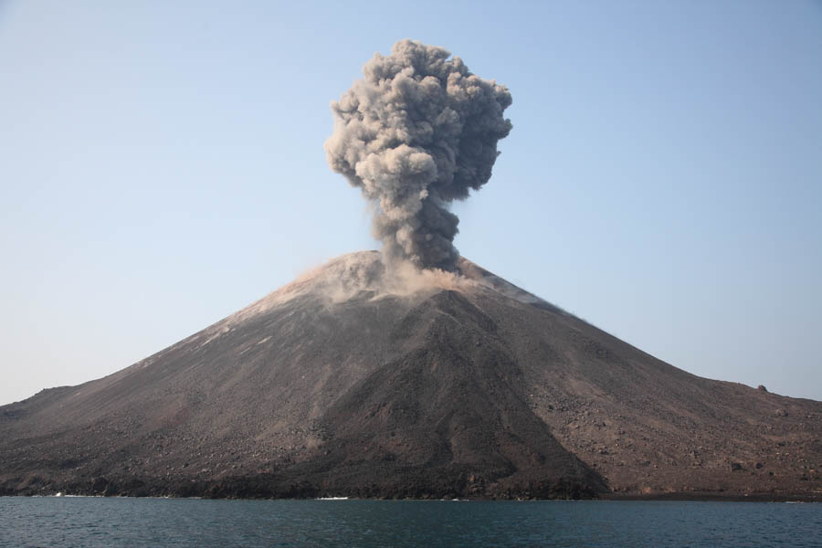 ΦΩΤΟ-Έκρηξη ηφαιστείου από το Διάστημα