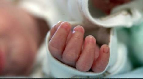 Ινδία-Μωρό γεννήθηκε με δύο κεφάλια