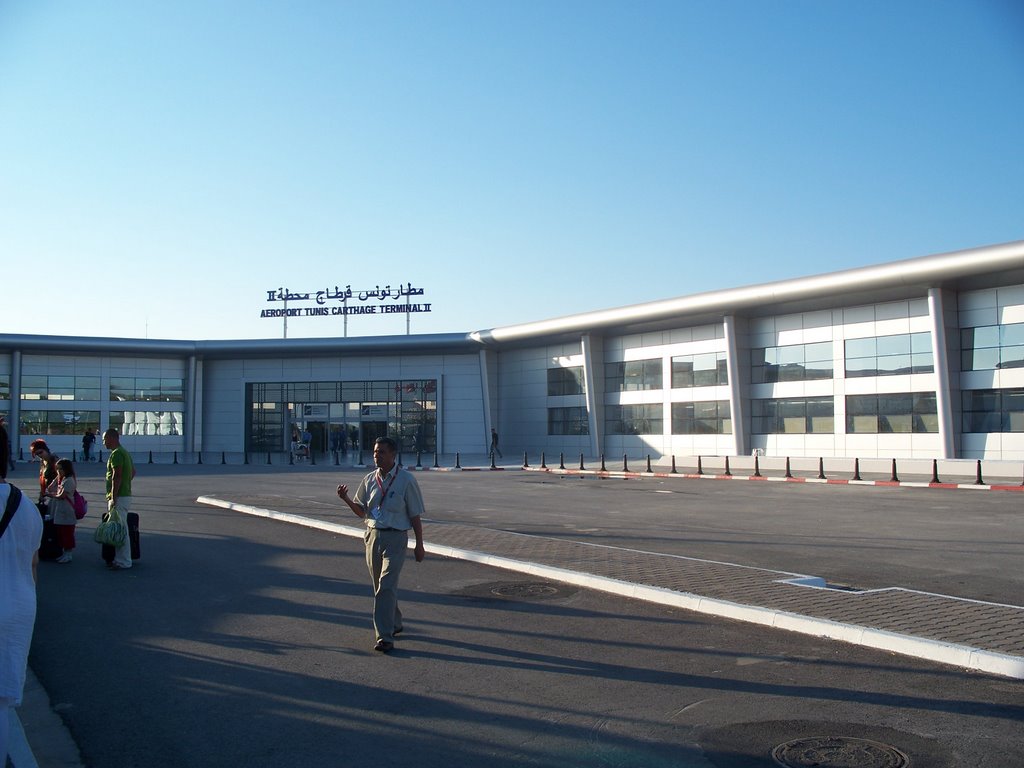 Τυνησία και Αίγυπτος ακύρωσαν όλες τις πτήσεις προς Λιβύη