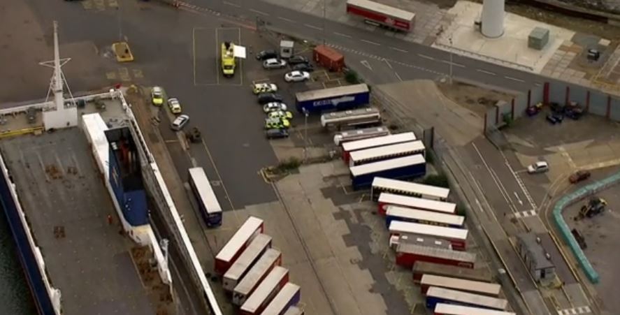 Εντόπισαν 35 μετανάστες σε εμπορευματοκιβώτιο-Ένας νεκρός