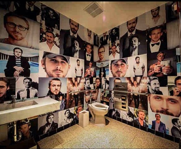 ΦΩΤΟ-Έχουν κάνει στέκι την… τουαλέτα του Ράιαν Γκόσλινγκ