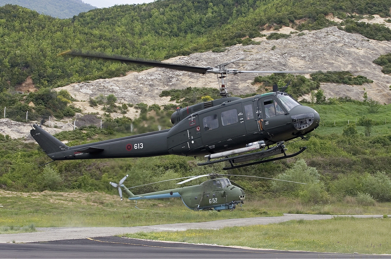Αλβανία-Πυρά σε ελικόπτερα από εμπόρους ναρκωτικών