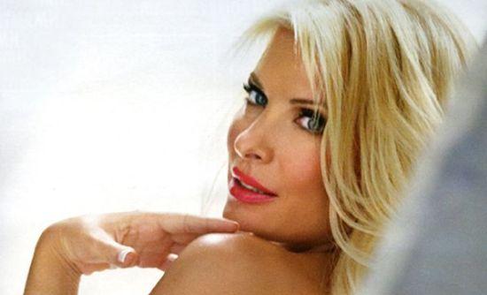 ΦΩΤΟ-Η Μενεγάκη λατρεύει την παγωμένη μπύρα