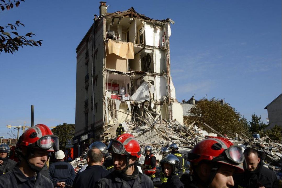 ΦΩΤΟ-Έκρηξη στο Παρίσι-Ένα παιδί νεκρό και δεκάδες παγιδευμένοι