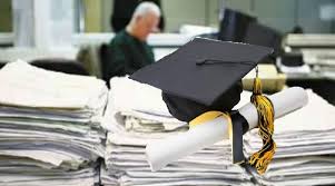 Πιάστηκε στα “πράσα” με πλαστό πτυχίο