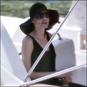 Οι πρώτες φωτογραφίες της Τζολί με τη βέρα στο χέρι