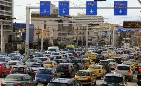 Frankfurter Rundschau: Κίνδυνος από τα ανασφάλιστα αυτοκίνητα στην Ελλάδα