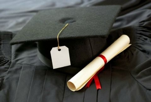 «Οι πρώτοι των πρώτων» με το βλέμμα στο εξωτερικό