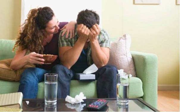 Άνδρες ευαίσθητοι, γυναίκες αντράκια: Γιατί άλλαξαν οι ρόλοι;