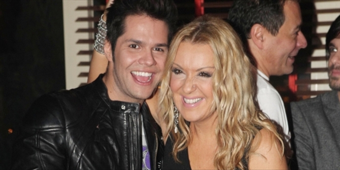 ΦΩΤΟ-Selfie στο αεροδρόμιο για Γερμανού-Τσαλίκη