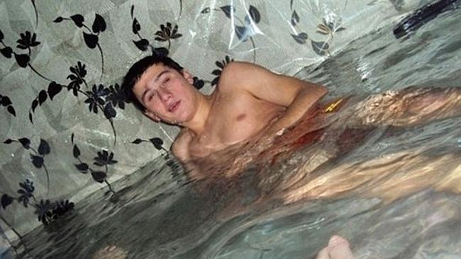 ΦΩΤΟ-Έκαναν το σαλόνι… πισίνα