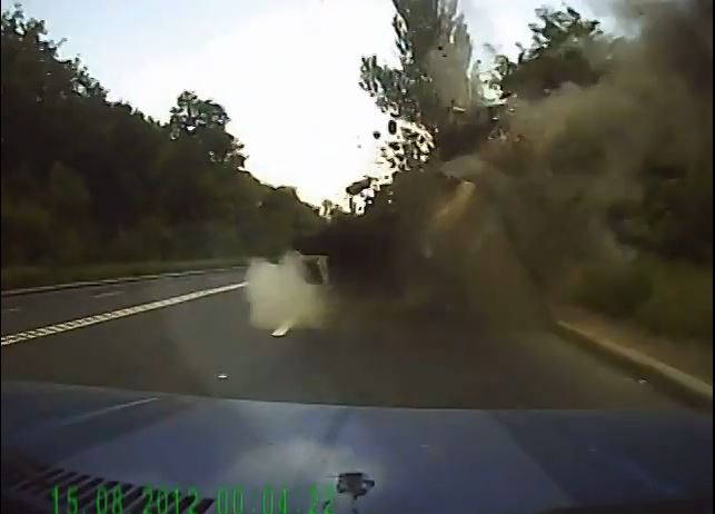 ΒΙΝΤΕΟ-Έκρηξη ρουκέτας στο δρόμο