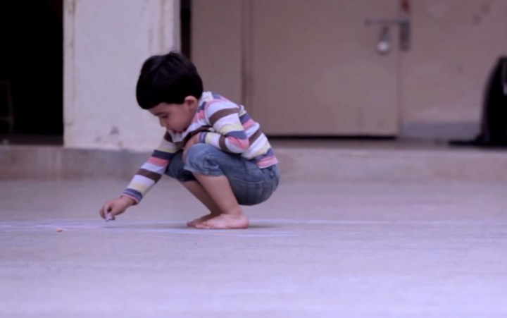 BINTEO-Τι ζωγραφίζει το παιδί με την κιμωλία;