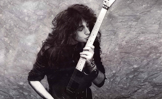 Συγκλονιστικό ΒΙΝΤΕΟ – Διάσημος κιθαρίστας που πάσχει από ALS, κάνει Ice Bucket Challenge