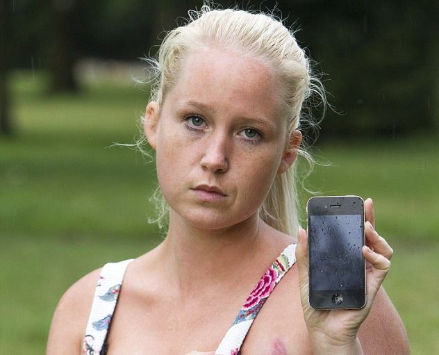 ΦΩΤΟ-Την έκαψε το κινητό της