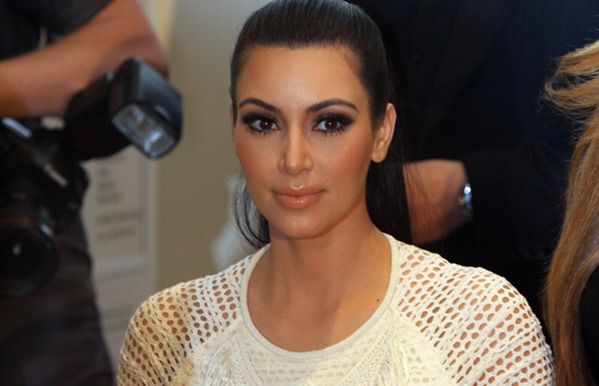 ΦΩΤΟ-Η Κιμ Καρντάσιαν ποζάρει τόπλες