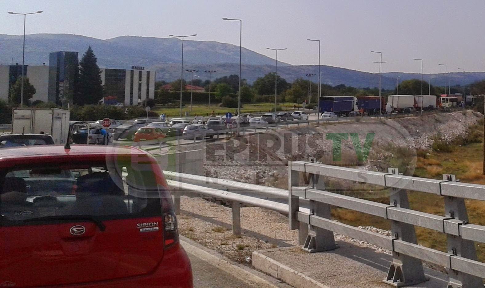 ΦΩΤΟ-Ουρές χιλιομέτρων από καραμπόλα στα Ιωάννινα