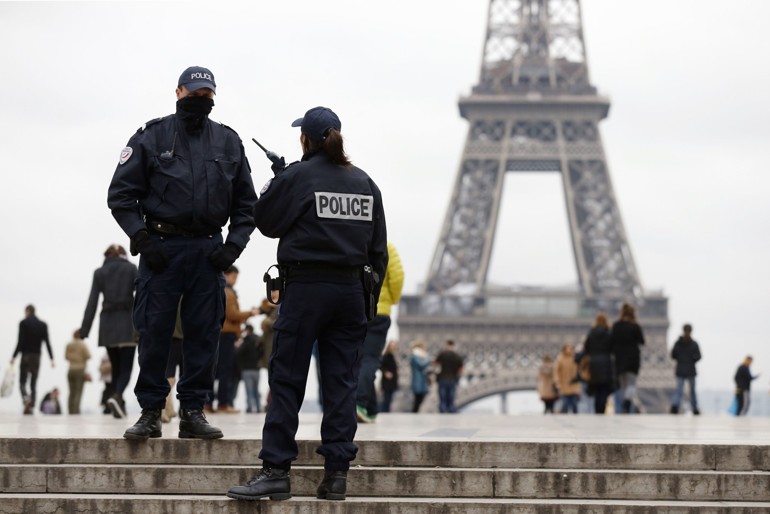 Ύποπτοι “ισλαμιστές μαχητές” σε Παρίσι και Βρυξέλλες
