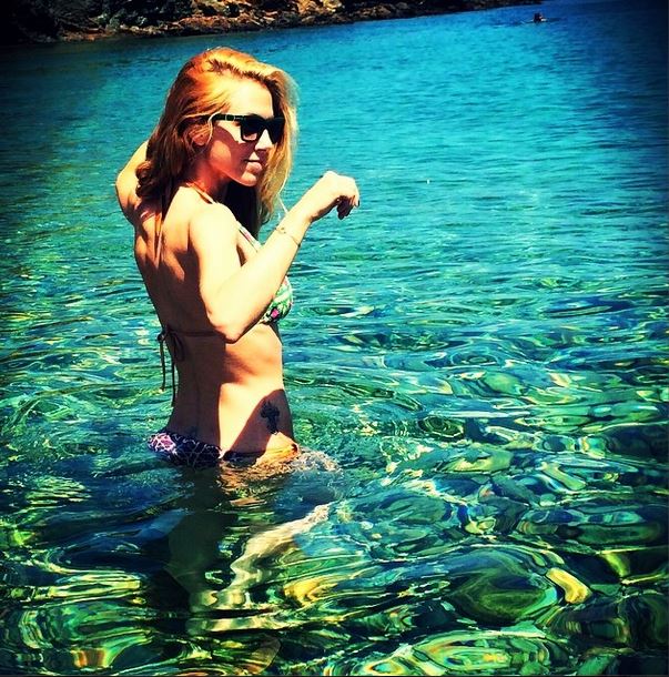 ΦΩΤΟ-Η Ντορέττα στην θάλασσα