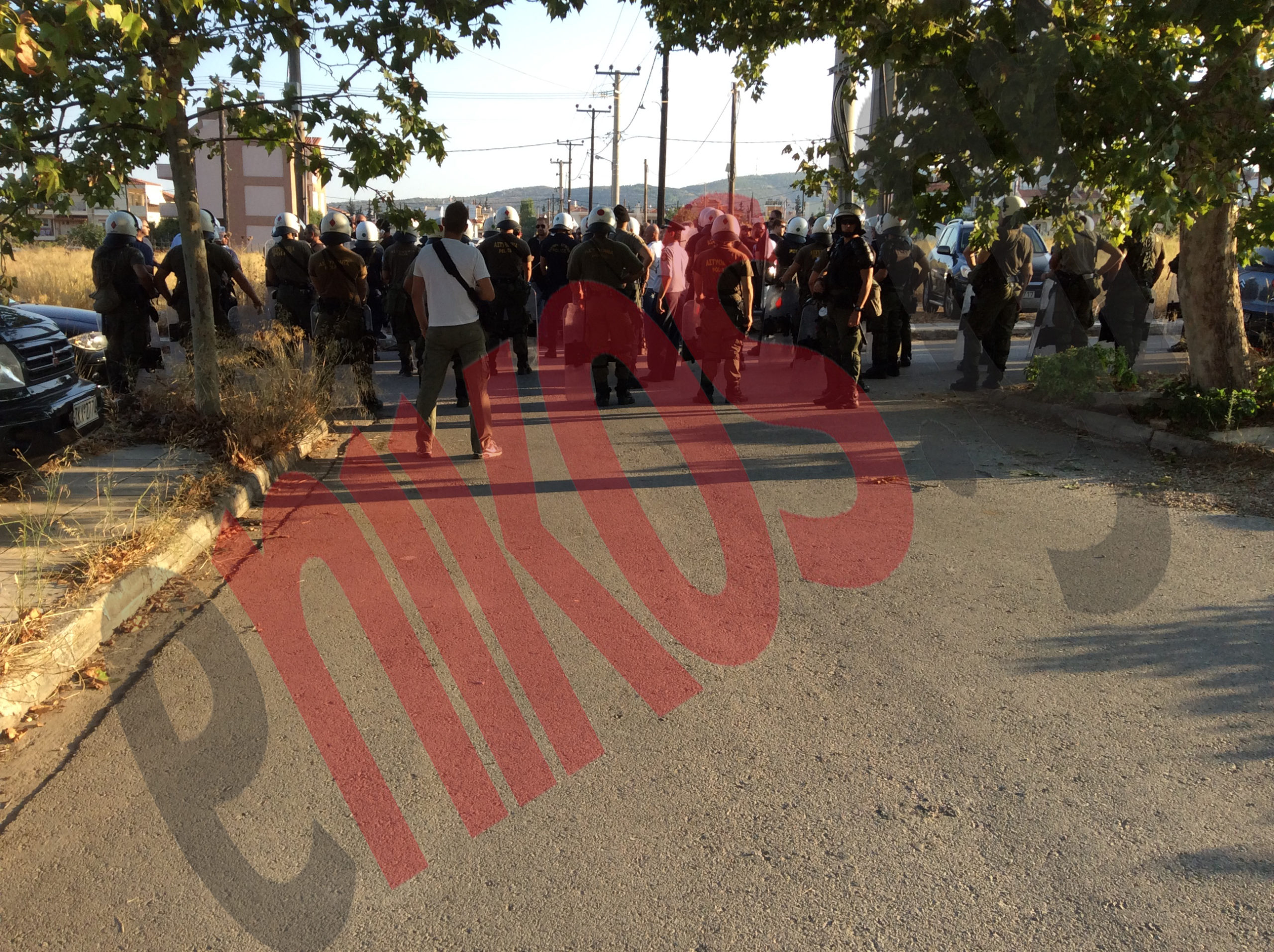 ΦΩΤΟ-Συγκέντρωση κατά της ορκωμοσίας των μελών της Χ.Α.