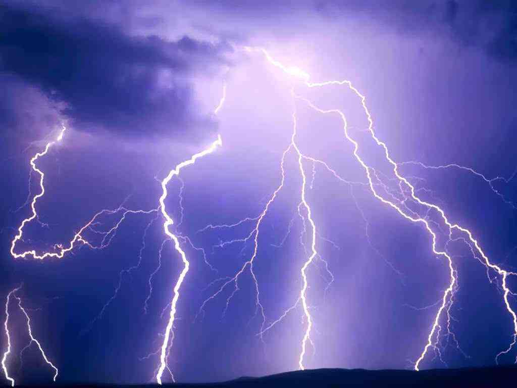 Ισχυρές καταιγίδες και κεραυνοί στη Φθιώτιδα