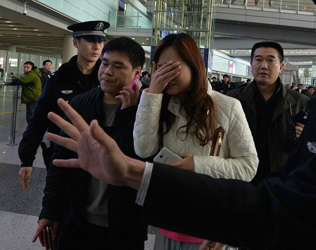 “Ξάφριζαν” τους τραπεζικούς λογαριασμούς των επιβατών της πτήσης MH370