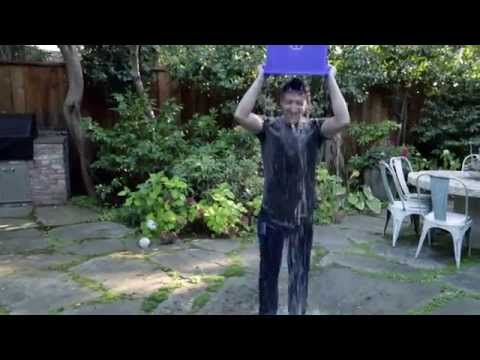 BINTEO-Γιατί μπουγελώθηκε ο Mark Zuckerberg;