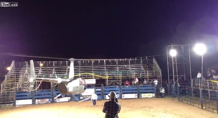 BINTEO-Ελικόπτερο «χορεύει» σε απόσταση αναπνοής από θεατές