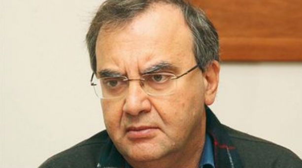 Στρατούλης: Στο έλεος των μνημονίων