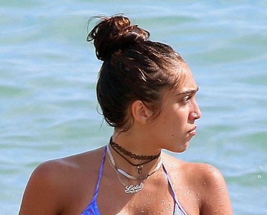 ΦΩΤΟ-Η κόρη της Madonna κάνει διακοπές στις Κάννες