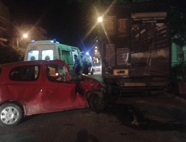 ΦΩΤΟ-Τροχαίο ατύχημα με σοβαρό τραυματισμό στη Θεσσαλονίκη