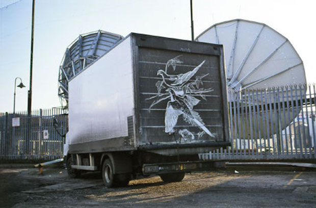 Perierga.gr - Μετατρέπει βρόμικα φορτηγά σε... έργα τέχνης!