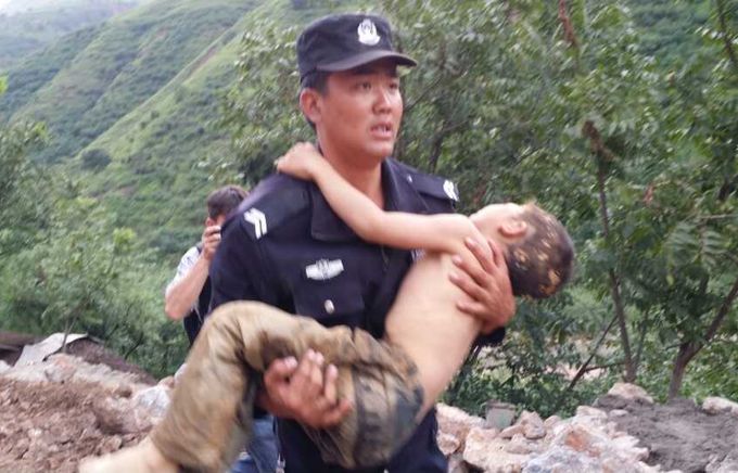 Στους 381 οι νεκροί από τον ισχυρό σεισμό στην Κίνα