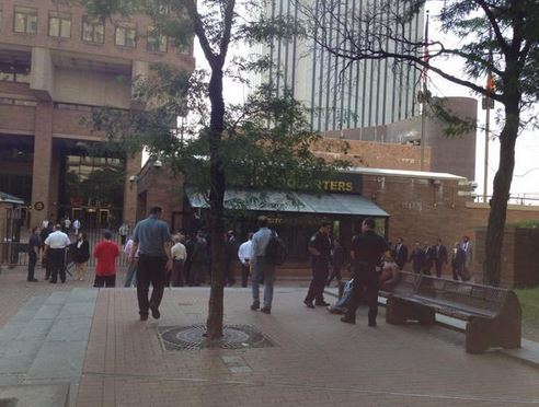 ΦΩΤΟ-Προσπάθησε να ληστέψει μαγαζί δίπλα στα κεντρικά της αστυνομίας