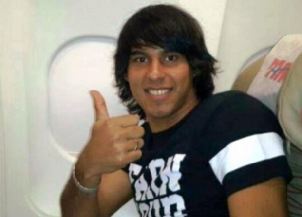 BINTEO-ΦΩΤΟ-Στο αεροπλάνο για την Ελλάδα ο Μπενίτες