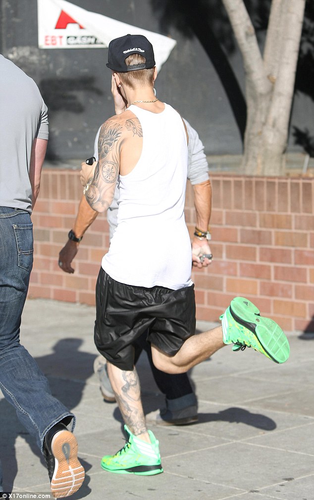 Hats off to him! The chart-topper tried to retain a little protection from prying eyes under his hat