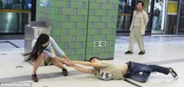 Tug of war: Onlookers suspected the feud was a stunt by a phone company because of how heated it got