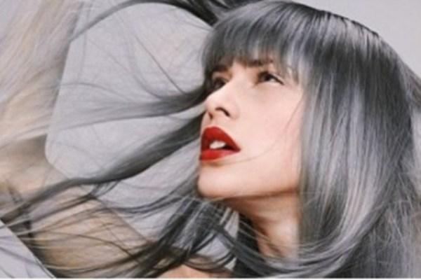 Αυτές οι τροφές καθυστερούν το άσπρο χρώμα στα μαλλιά