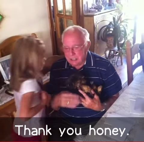 ΒΙΝΤΕΟ-Το κουτάβι που έκανε τον παππού να κλαίει