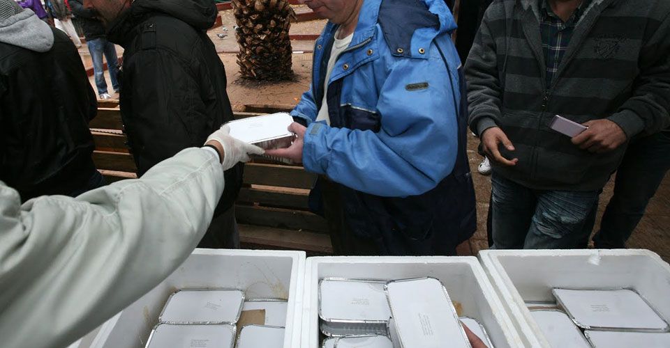 Πηγαίνουν στα συσσίτια και φεύγουν νηστικοί