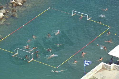 ΦΩΤΟ-Πόλο στη… θάλασσα