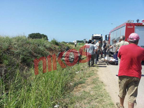 ΦΩΤΟ-Αναποδογύρισε αυτοκίνητο στην Αλεξανδρούπολη