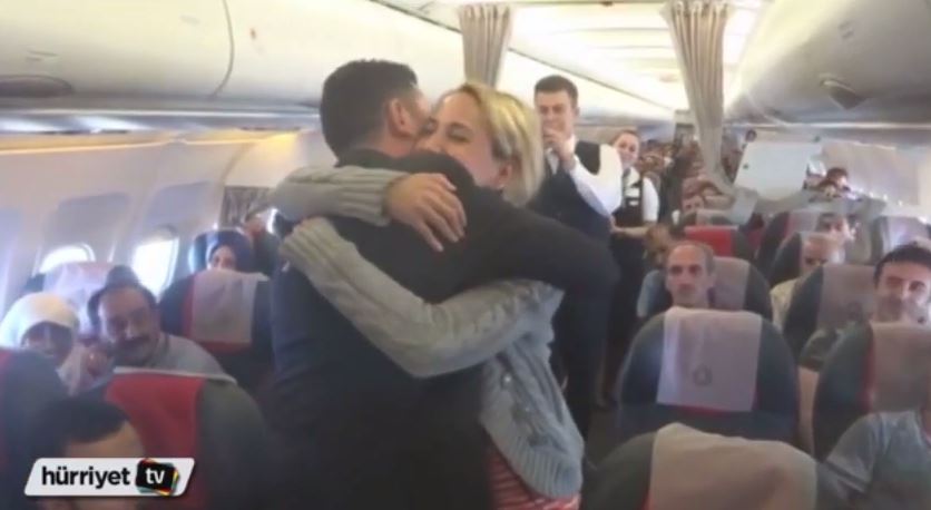 ΒΙΝΤΕΟ-Πρόταση γάμου στον… αέρα