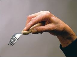 Τραυμάτισε τον πατέρα του με… πιρούνι