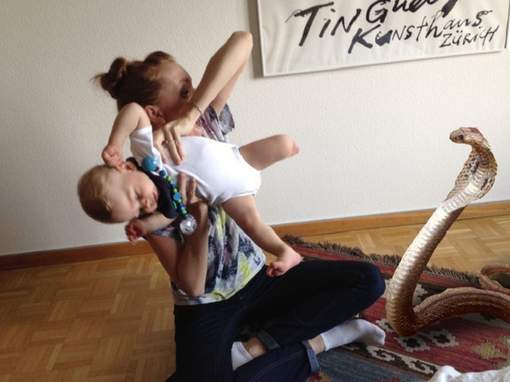 ΦΩΤΟ-Μπέιμπι σίτερ εν δράσει…